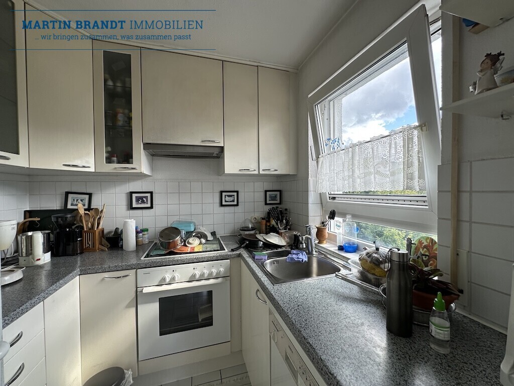 Küche mit Einbauküche