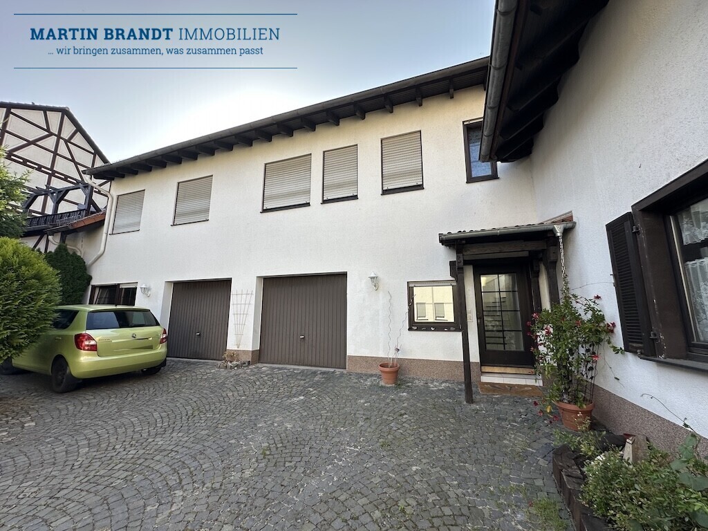 Garagen im Hof