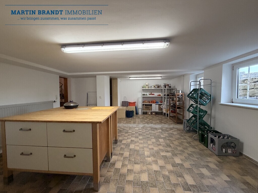 großer Hauswirtschaftskeller