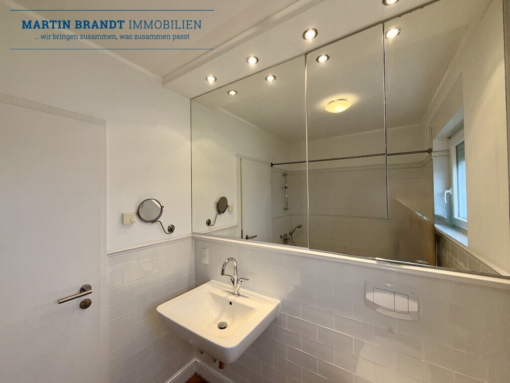 Spiegelschrank im Bad