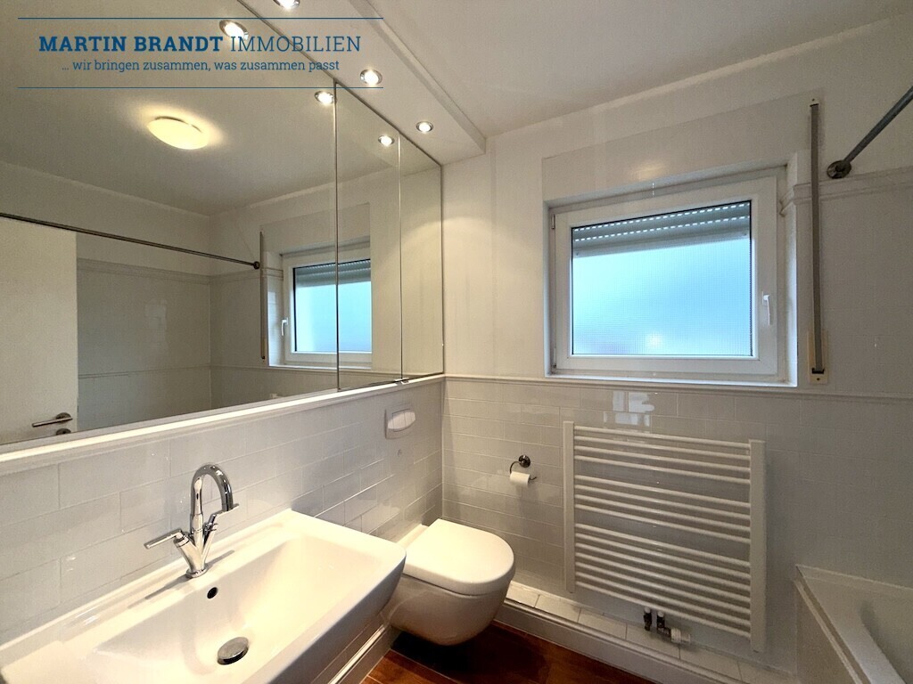 Tageslichtbad mit Badewanne