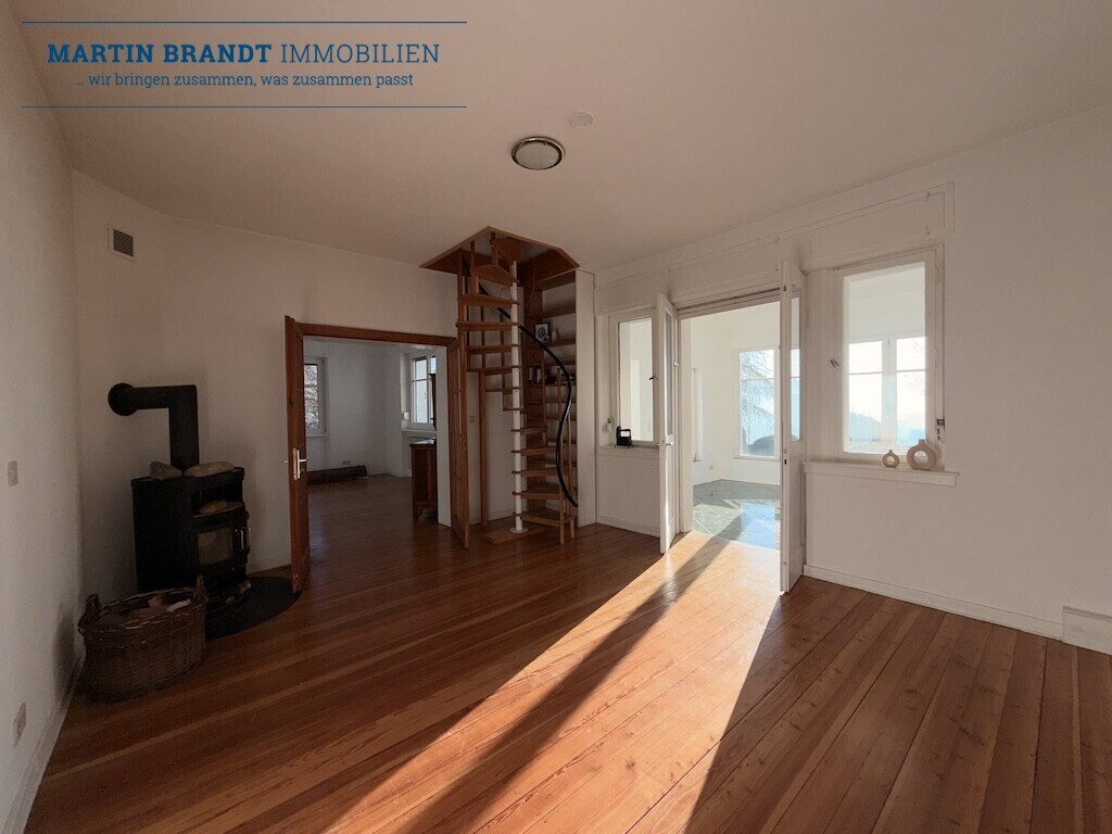 Wohnzimmer mit Kamin