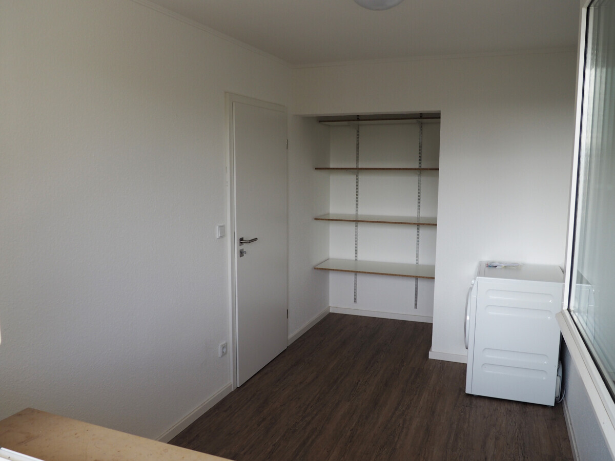 Arbeits-/Gästezimmer mit Abstellmöglichkeit