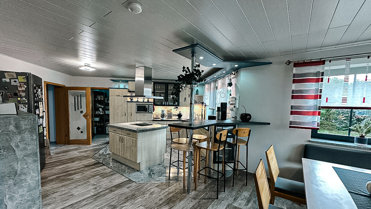 Küche mit Essbereich