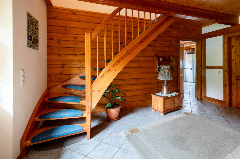 Flur/Treppe zum OG