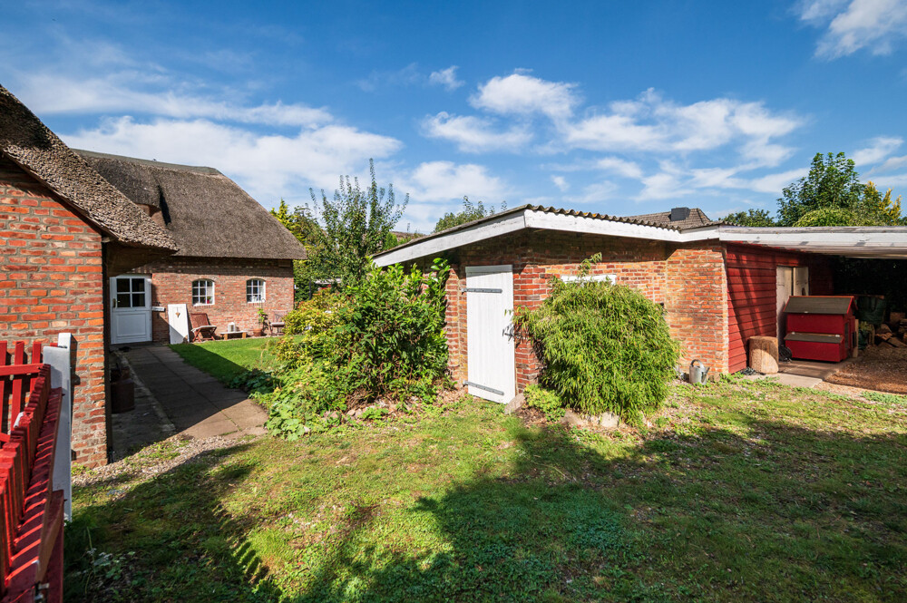 Nebengebäude/Carport