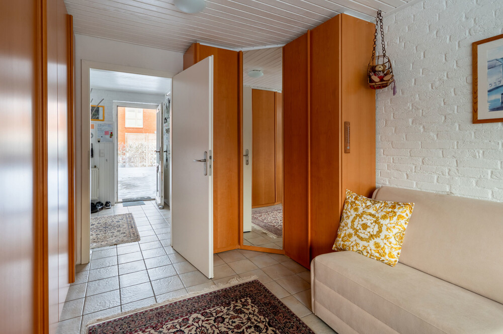 Hobbyraum mit Blick zum Hinterflur/Nebenausgang