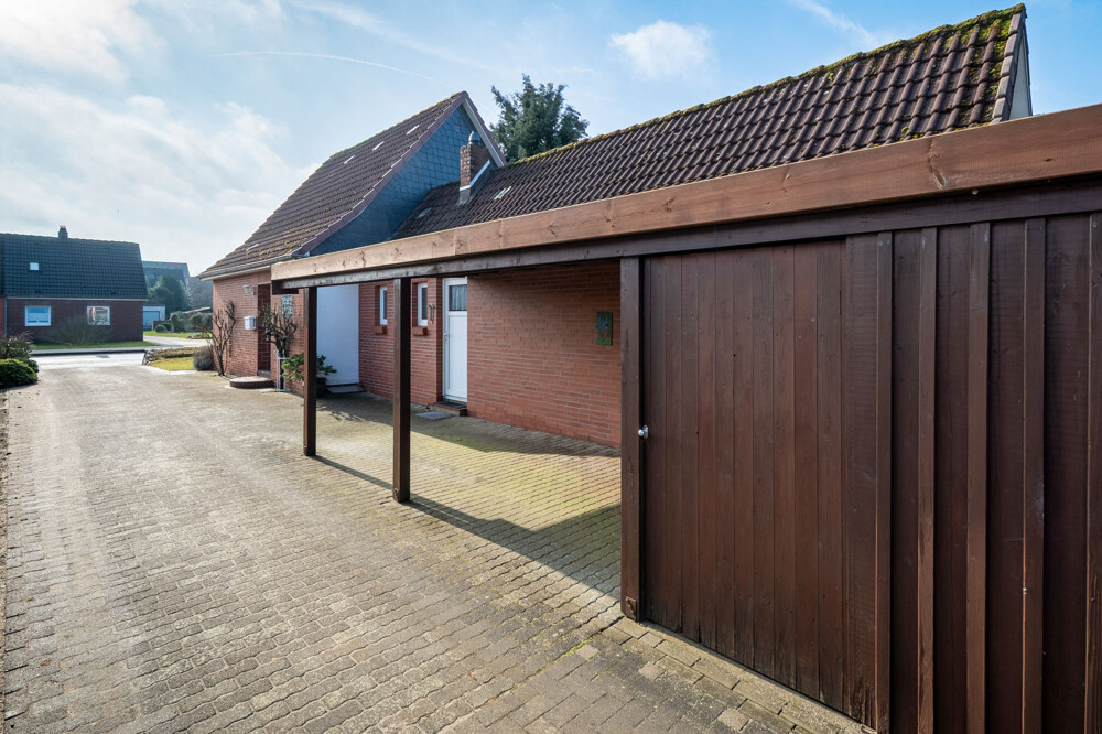 Zufahrt/Carport