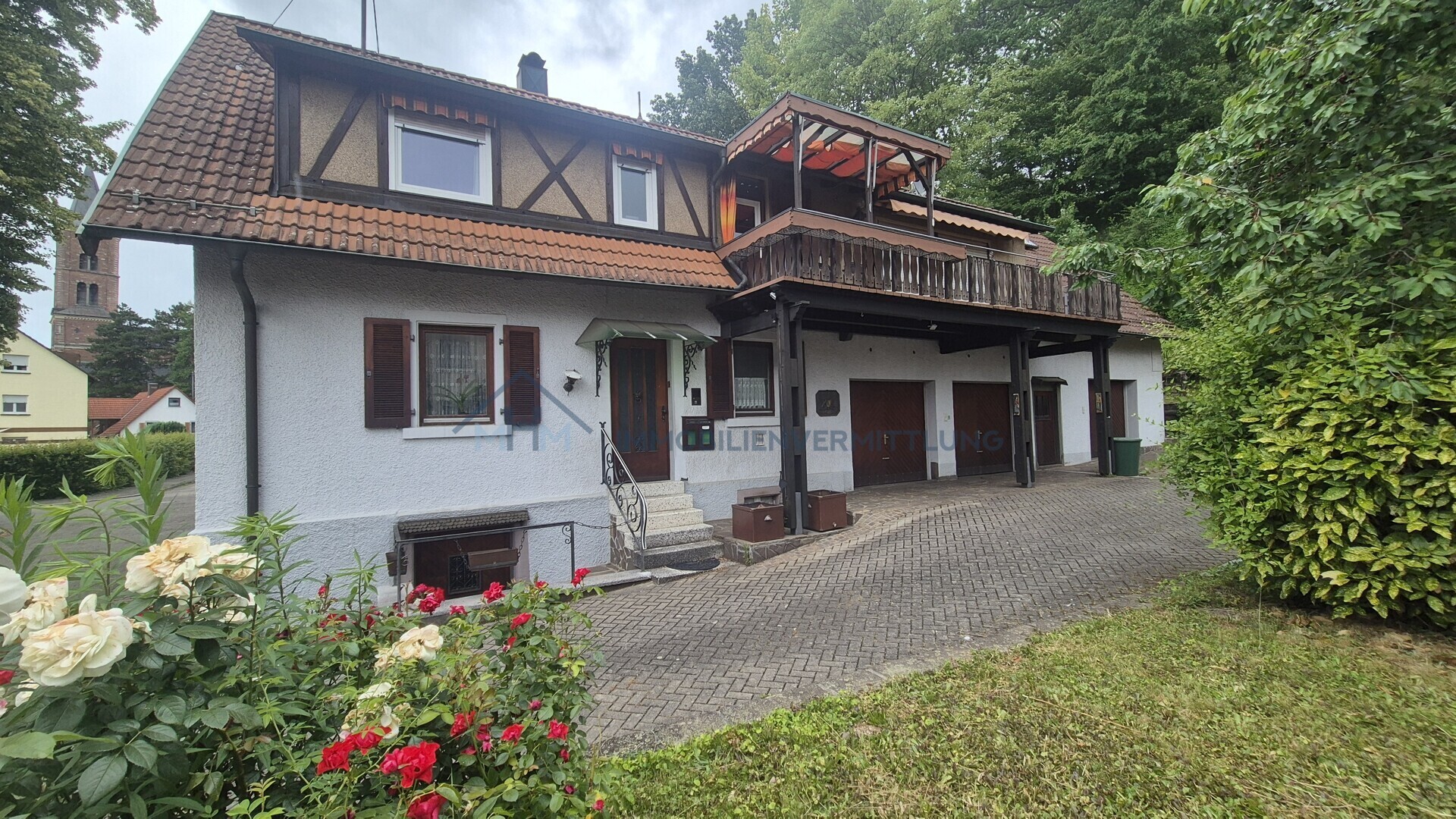 Hausansicht Richtung vorderer Gartenbereich
