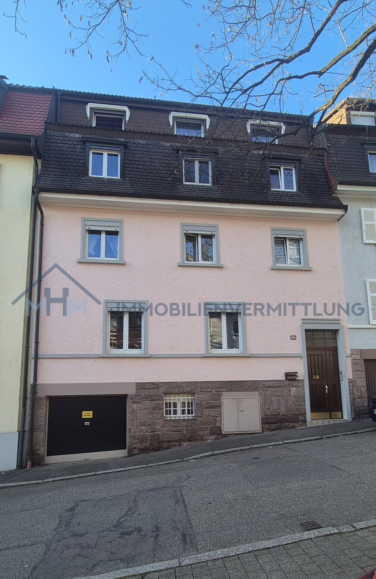Vorderansicht Strasse
