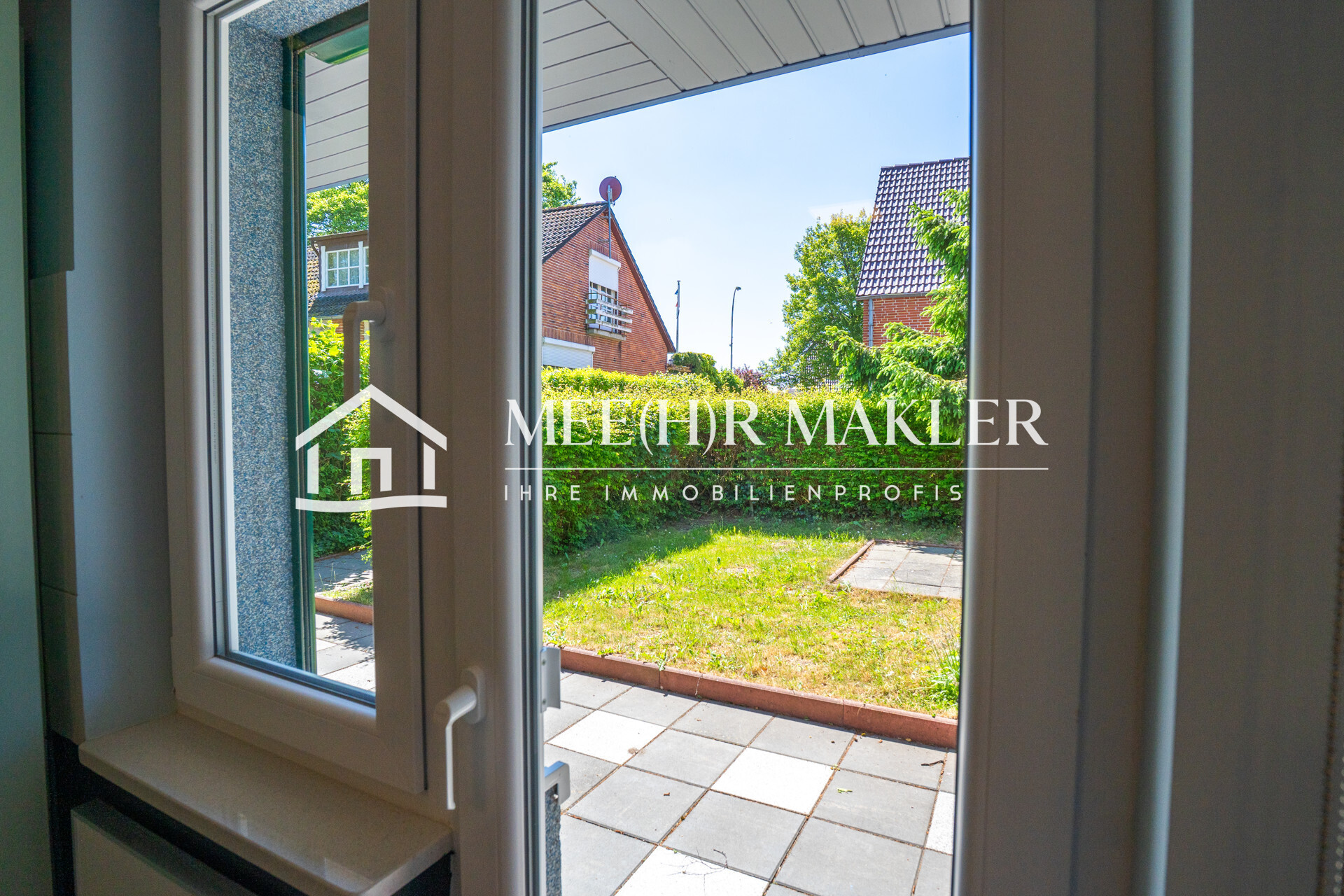 Blick in den Garten aus Küche