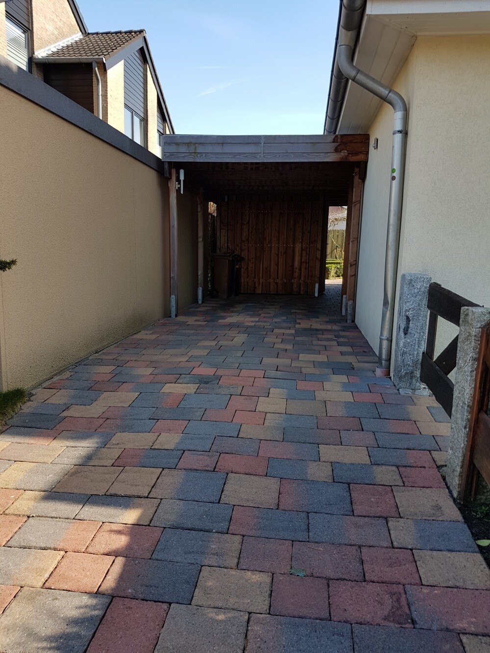 Carport und Stellplatz