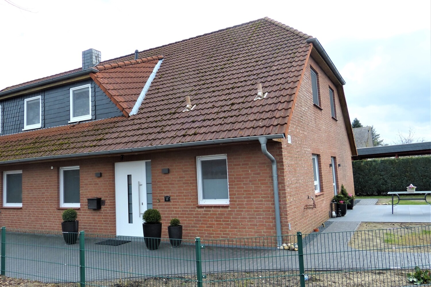 Vordere Hausfassade 