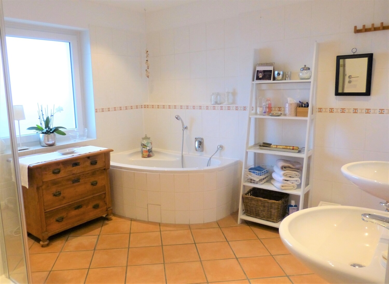 Wannen-Duschbad im EG