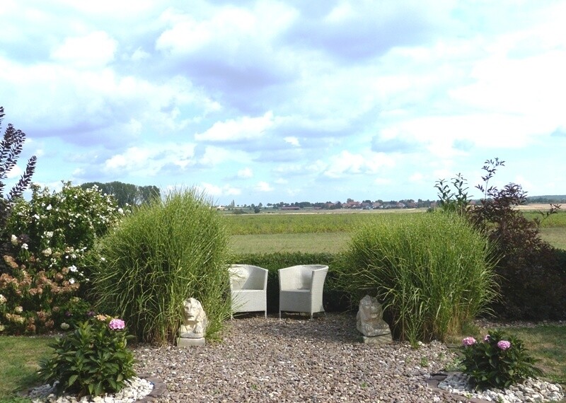 Garten mit gemütlicher Sitzeckeke