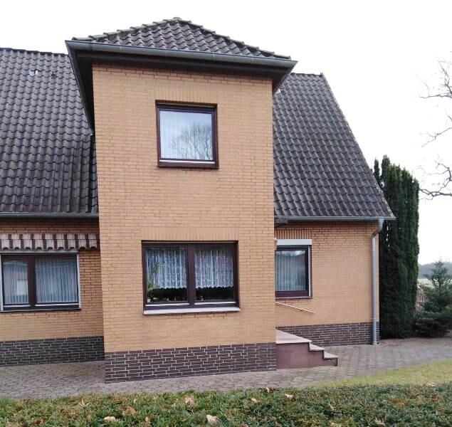 vordere Hausfassade