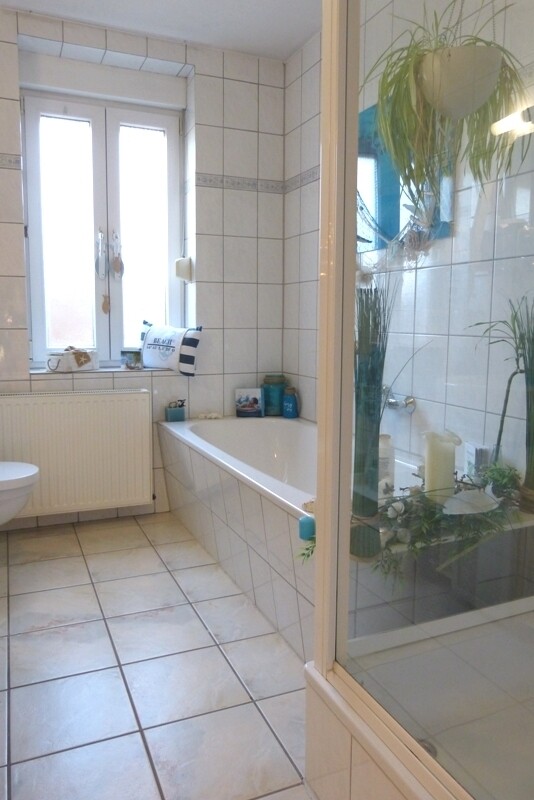 Wannenbad inkl. Dusche EG