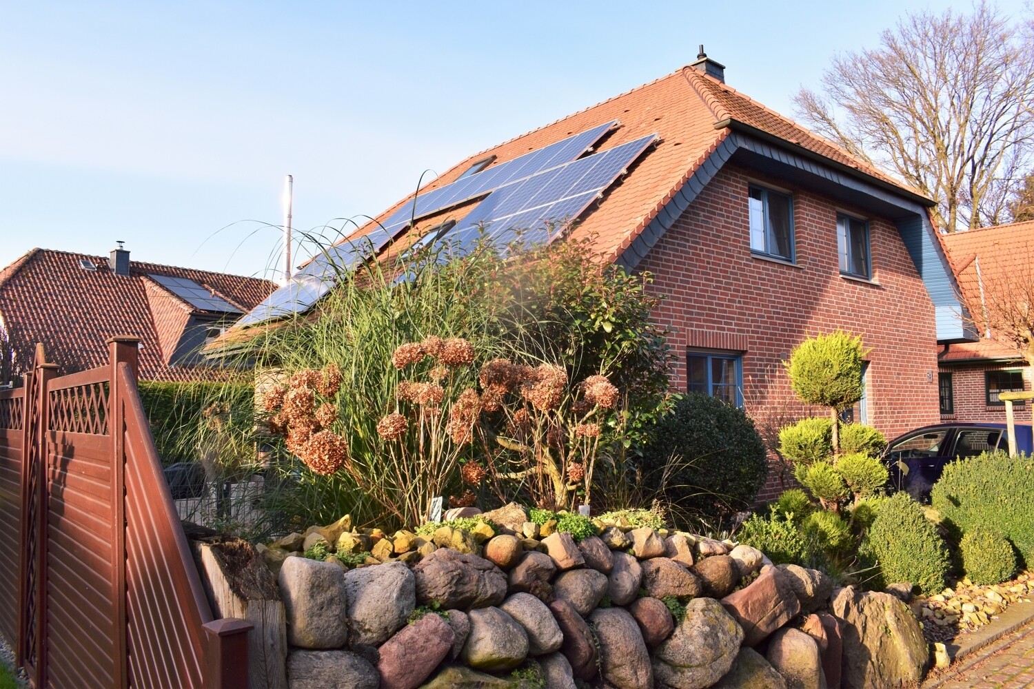 Ansicht mit Photovoltaikanlage