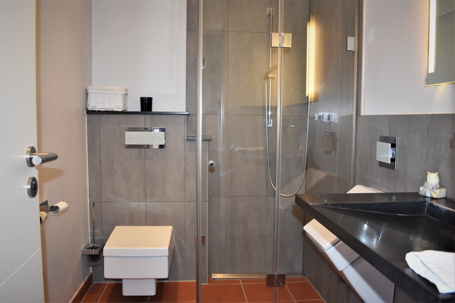 Gäste-WC mit Dusche