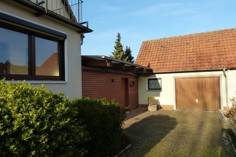 Garage mit Nebeneingang