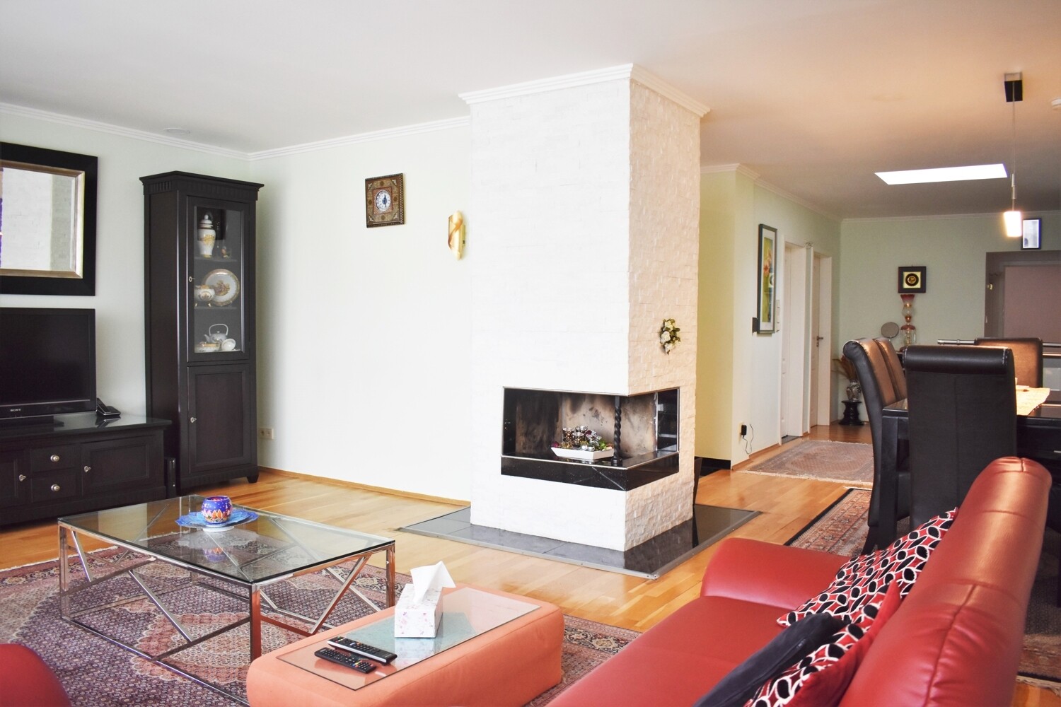 Wohnraum mit Kamin OG