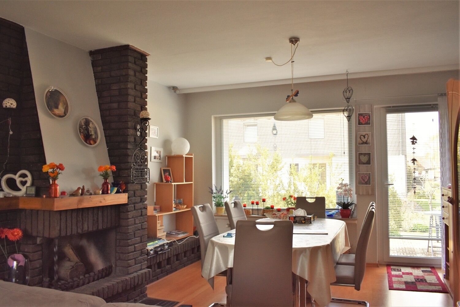 Essbereich mit Kamin