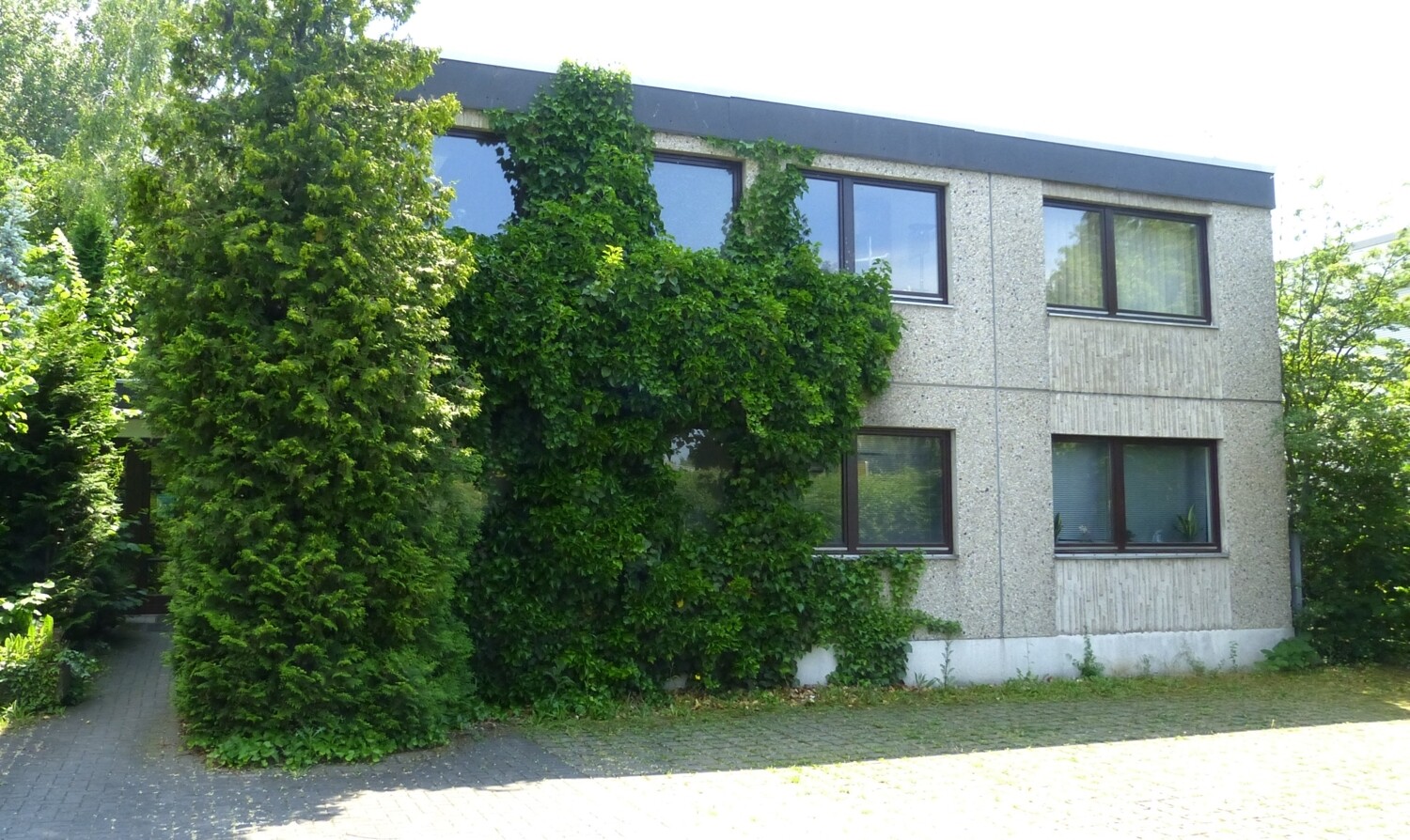 vordere Hausfassade