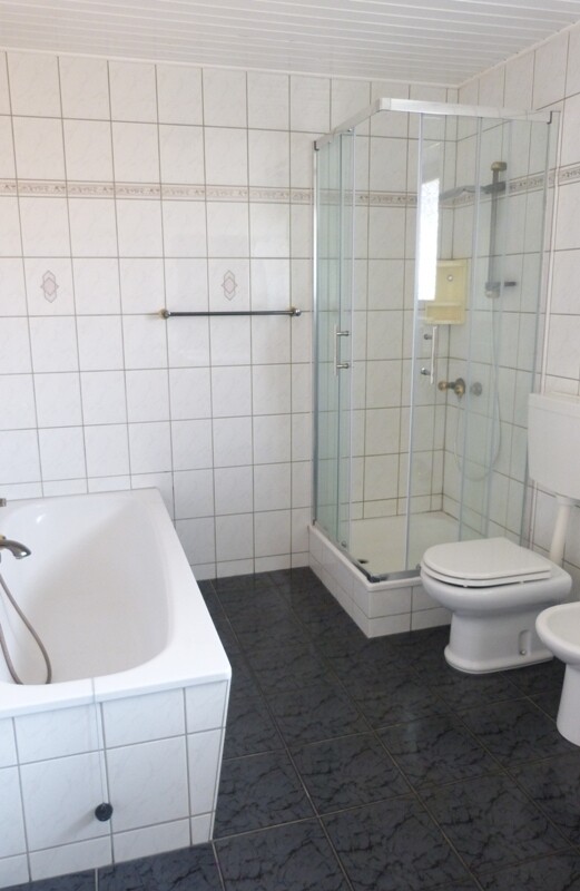 EG Wannenbad mit Dusche