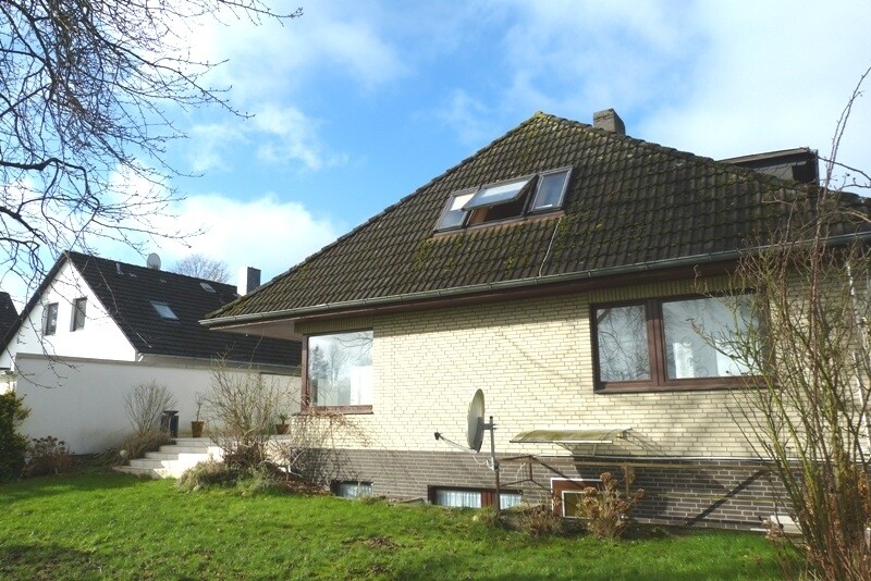 Seitliche Hausfassade
