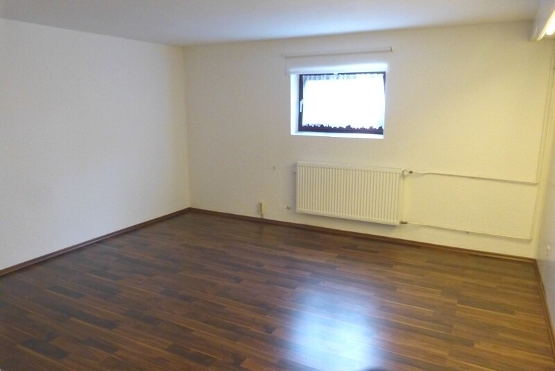 Keller Arbeitszimmer 