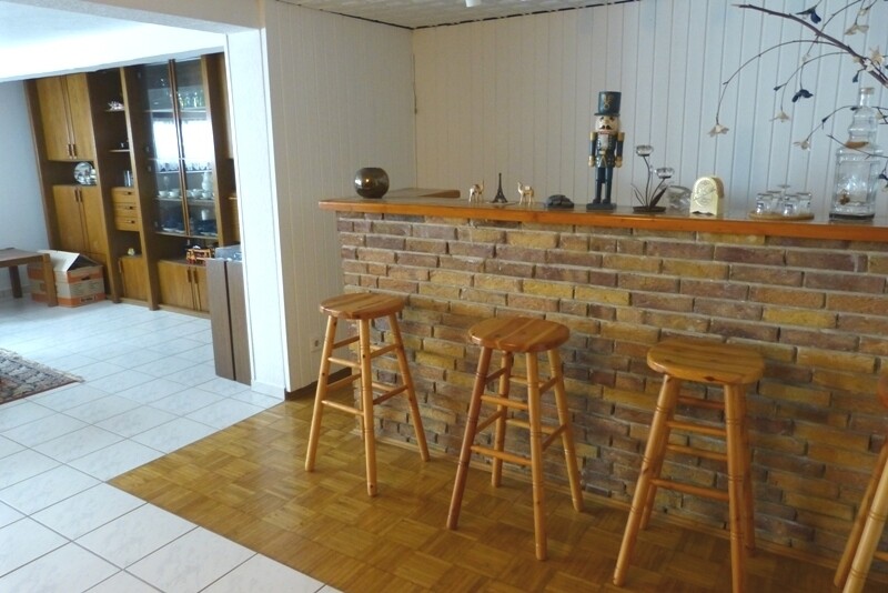 Keller Hobbyraum mit Theke