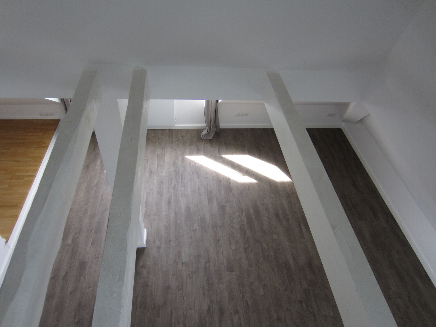 Blick von der Galerie in den Wohnraum