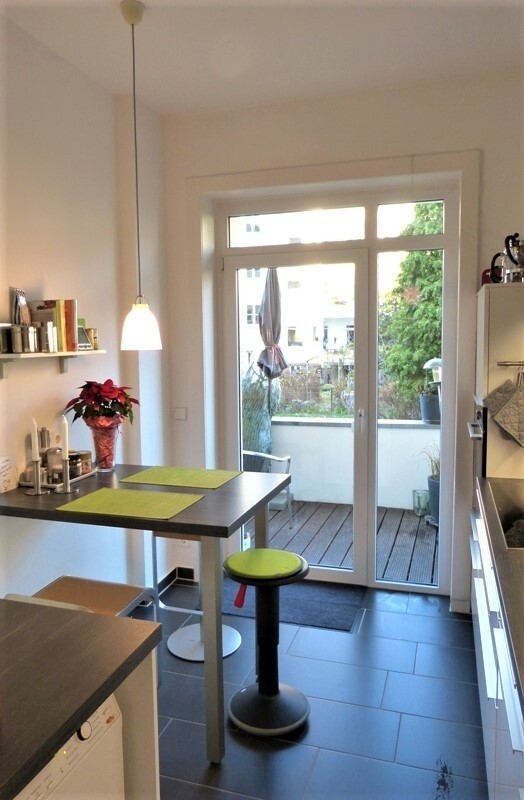 Küche mit Zugang Balkon 