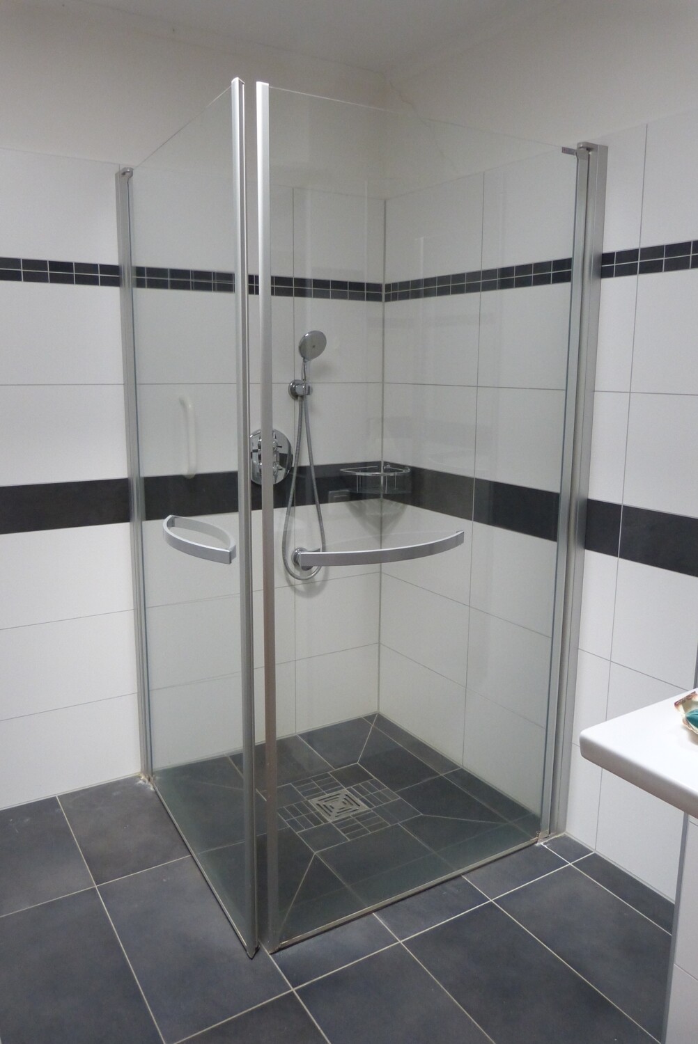 Ebenerdige Glasdusche