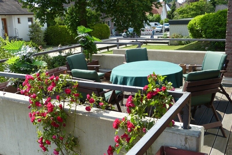Hochterrasse mit Westausrichtung im EG