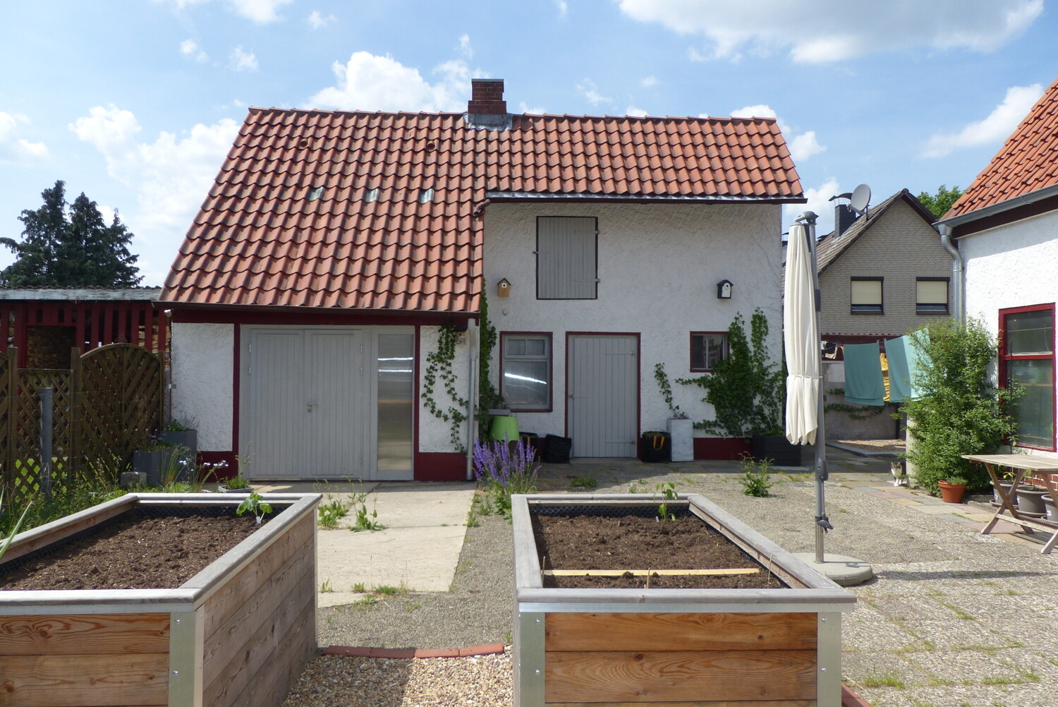 Nebengebäude mit Garage