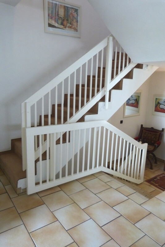 Treppe ins Obergeschoss