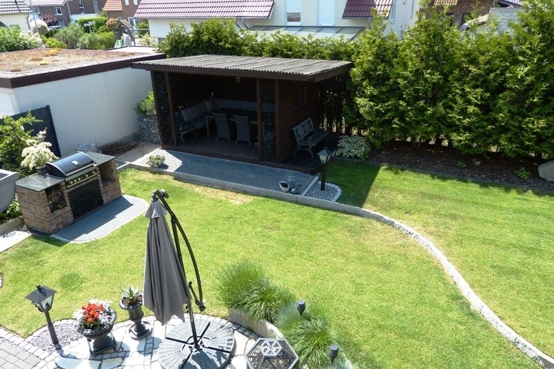 Gartenlaube mit Grill