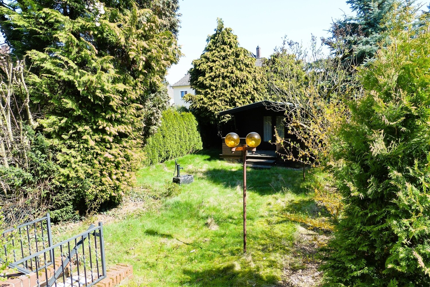 Gartenansicht von der Hochterrasse