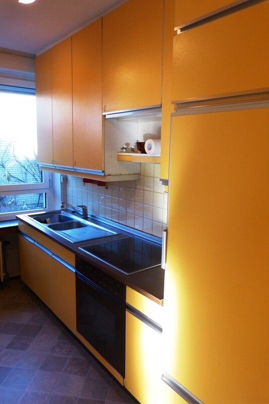 Küchenbereich mit Durchgang zum Essbereich