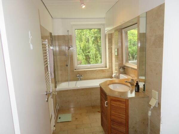 Bad mit Wanne