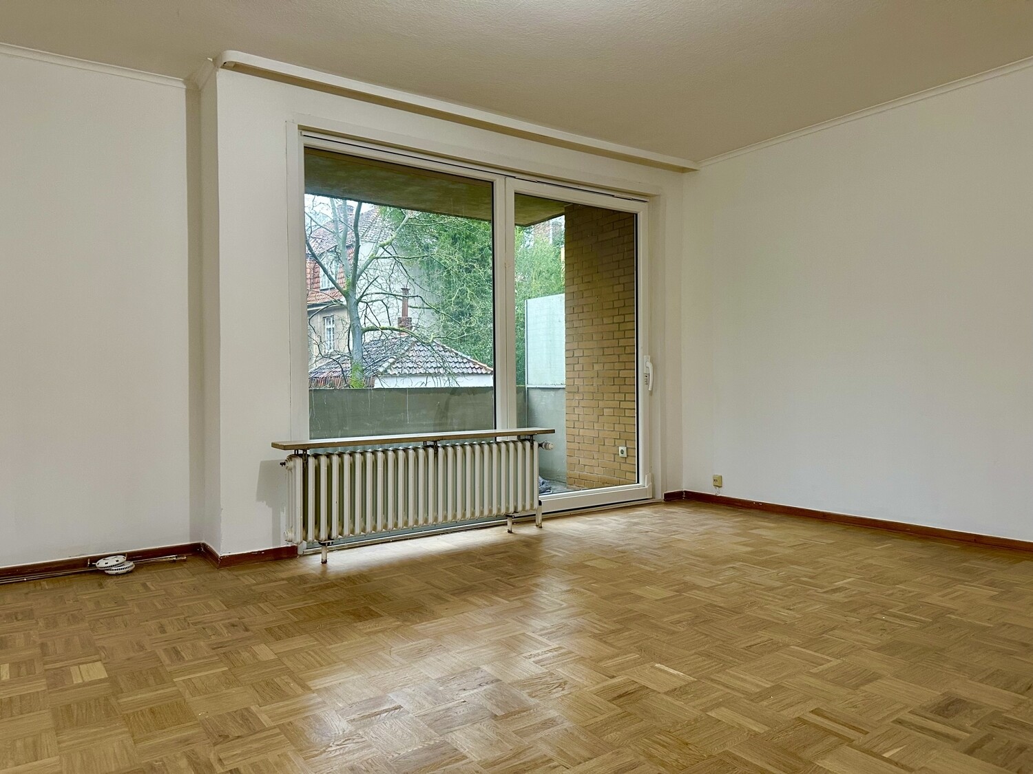 Wohnzimmer mit Balkon