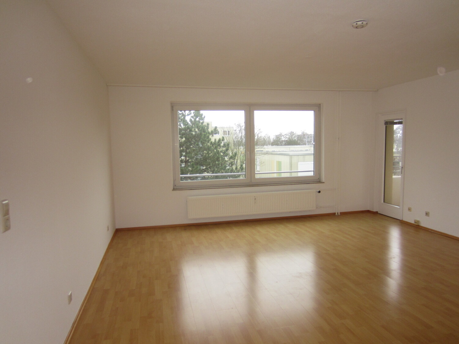 Wohnraum (b)