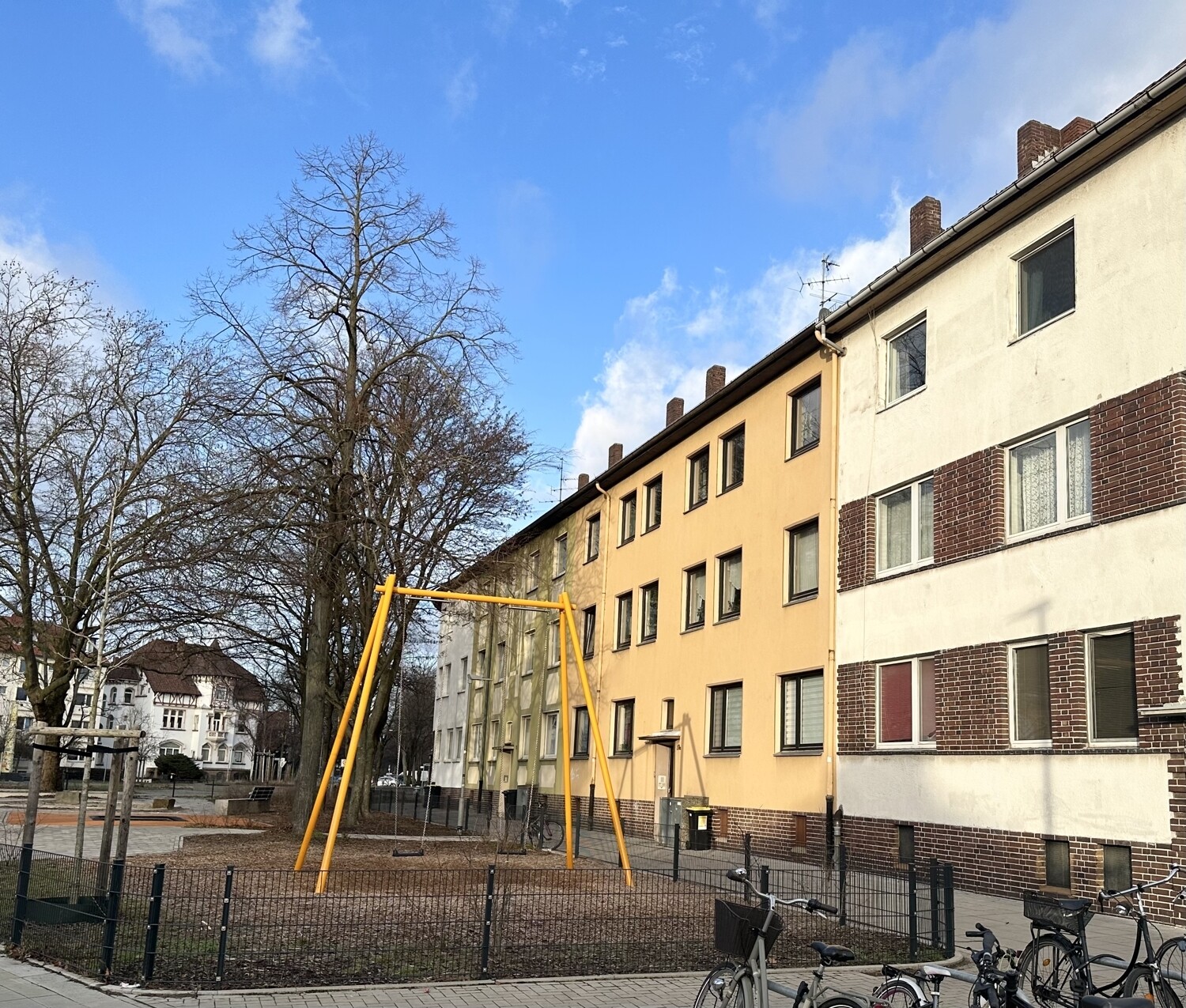 Hausansicht (Spielplatz)