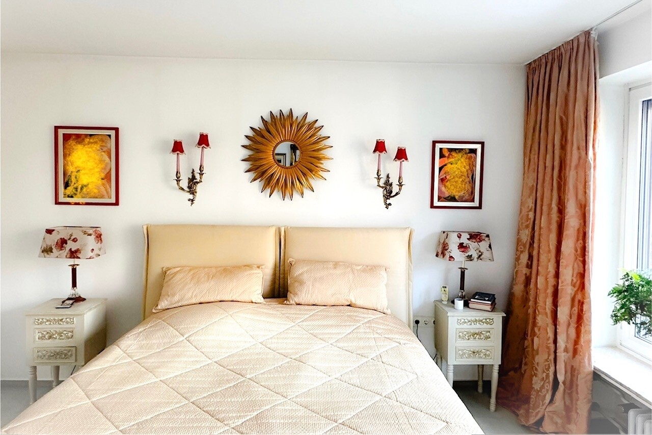 Schlafzimmer 1 von 4 (2)
