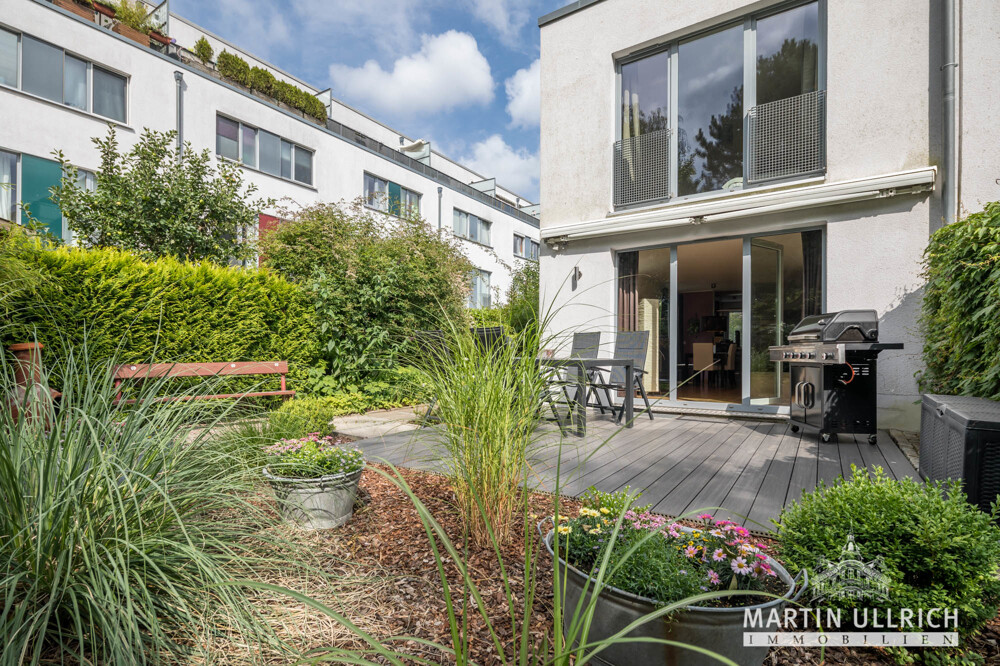 Rückansicht mit Blick auf die Terrasse