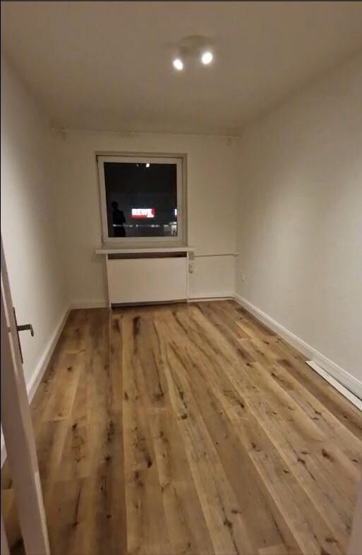 kl. Zimmer zur Straße 