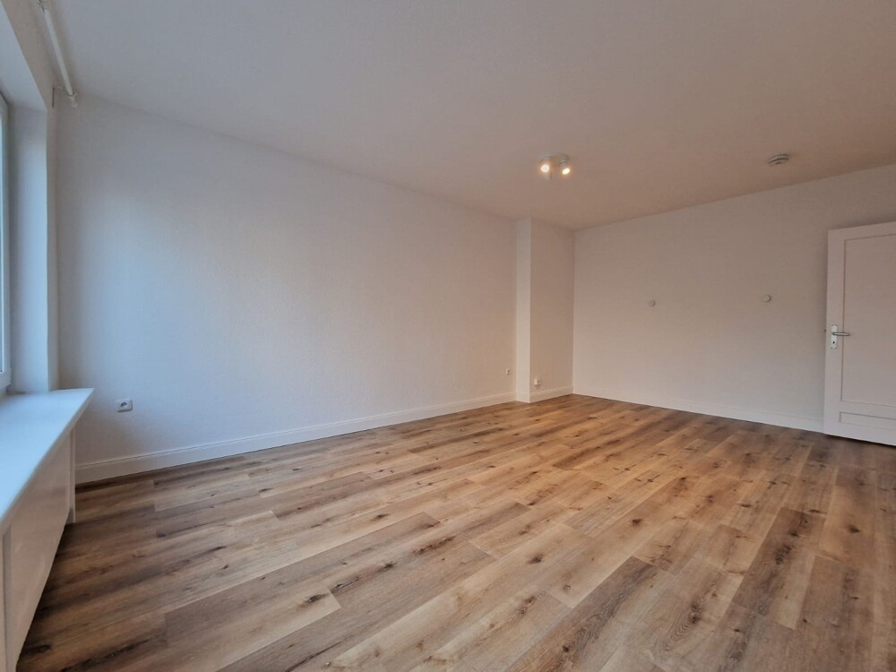 gr. Zimmer zur Straße 