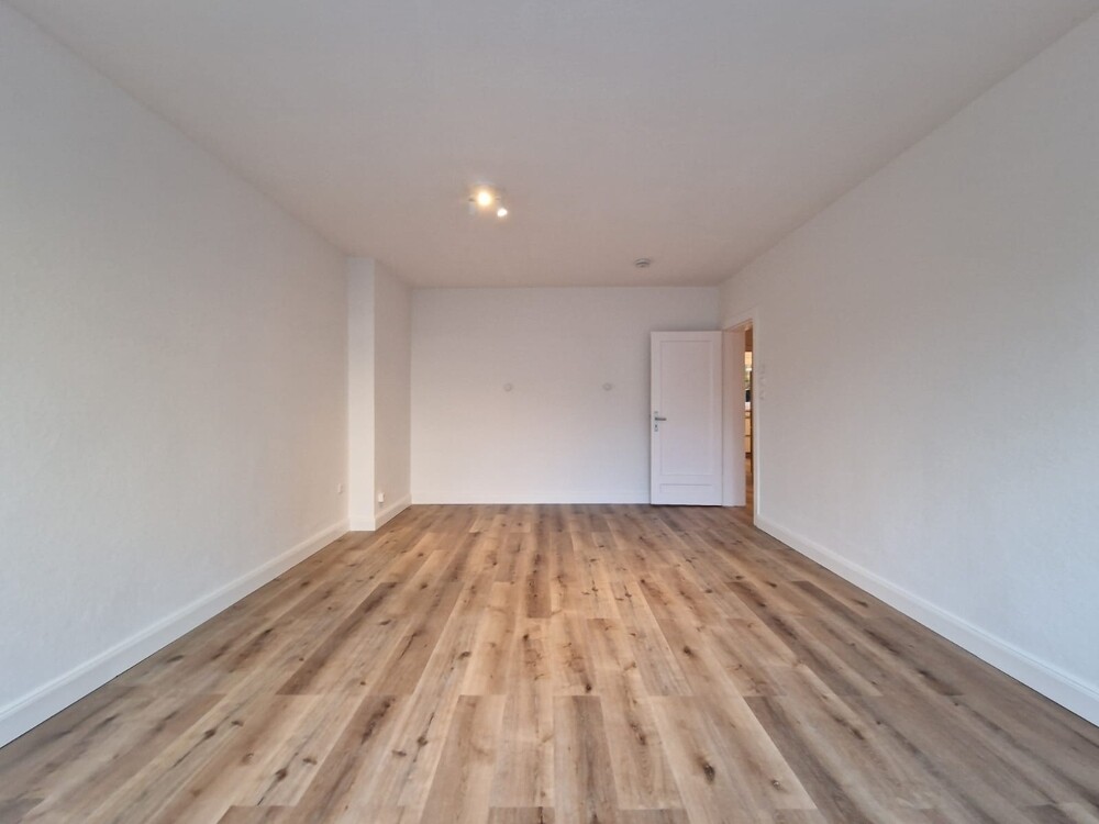 gr. Zimmer zur Straße