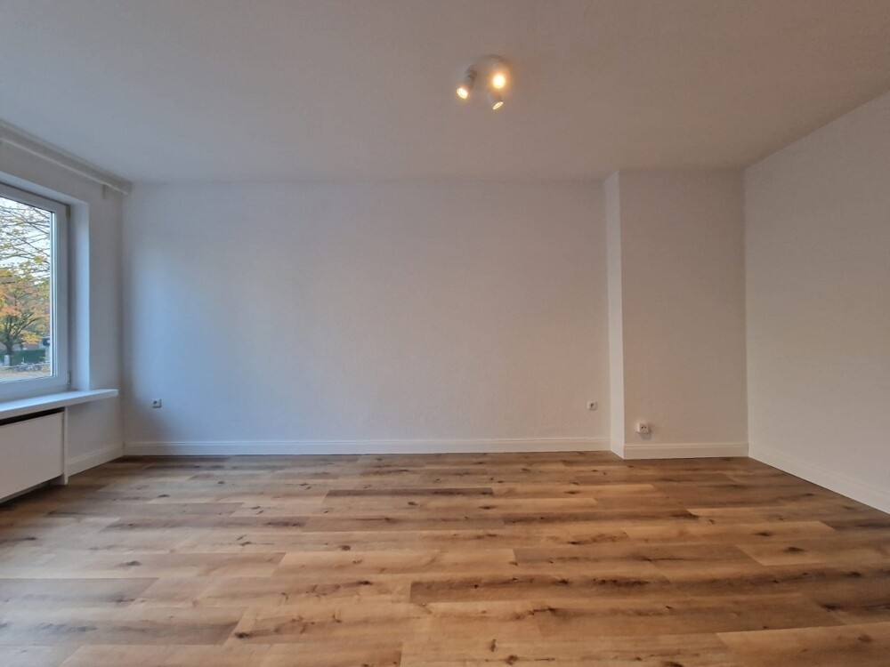 gr. Zimmer zur Straße